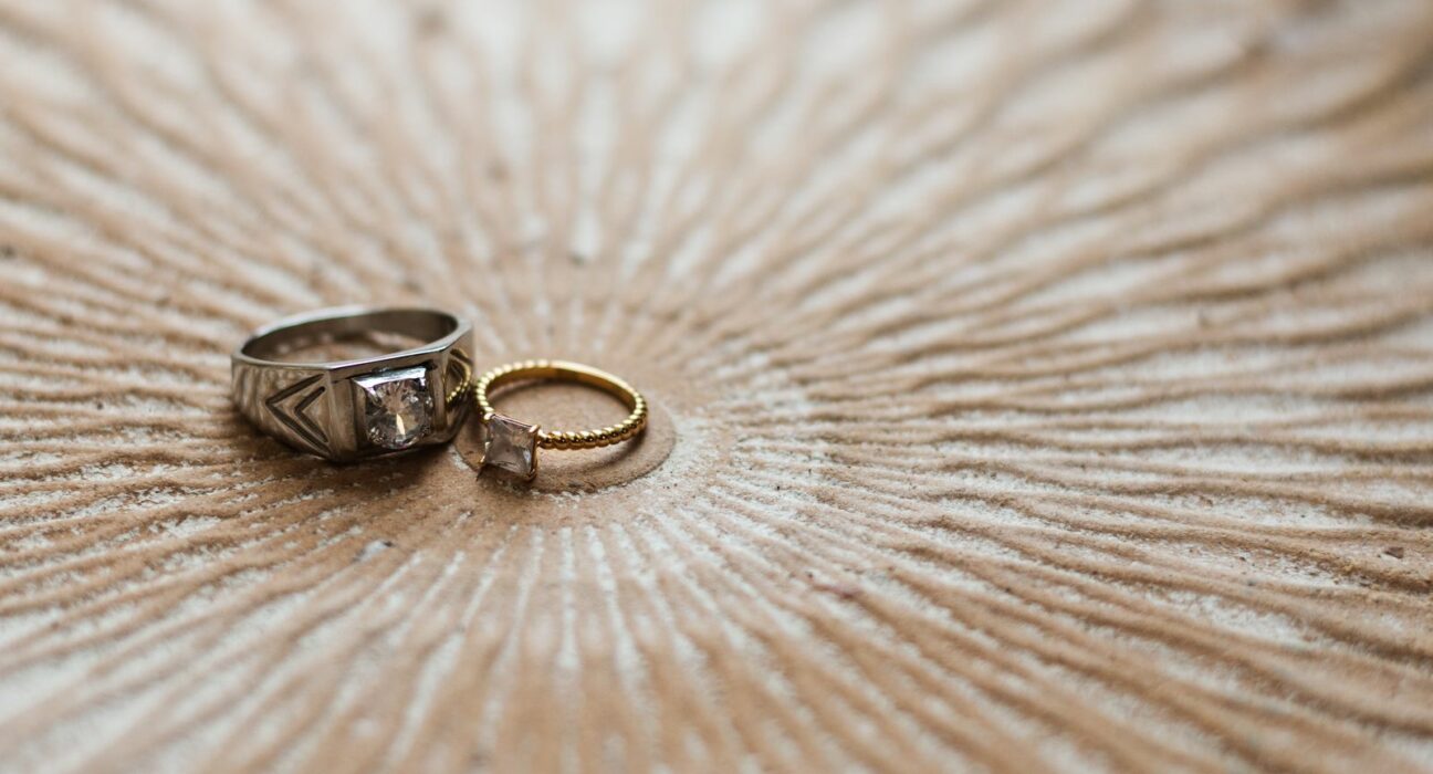 Eczéma de contact au nickel : bijoux, boucles de ceinture et astuces