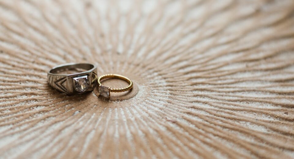 Eczéma de contact au nickel : bijoux, boucles de ceinture et astuces