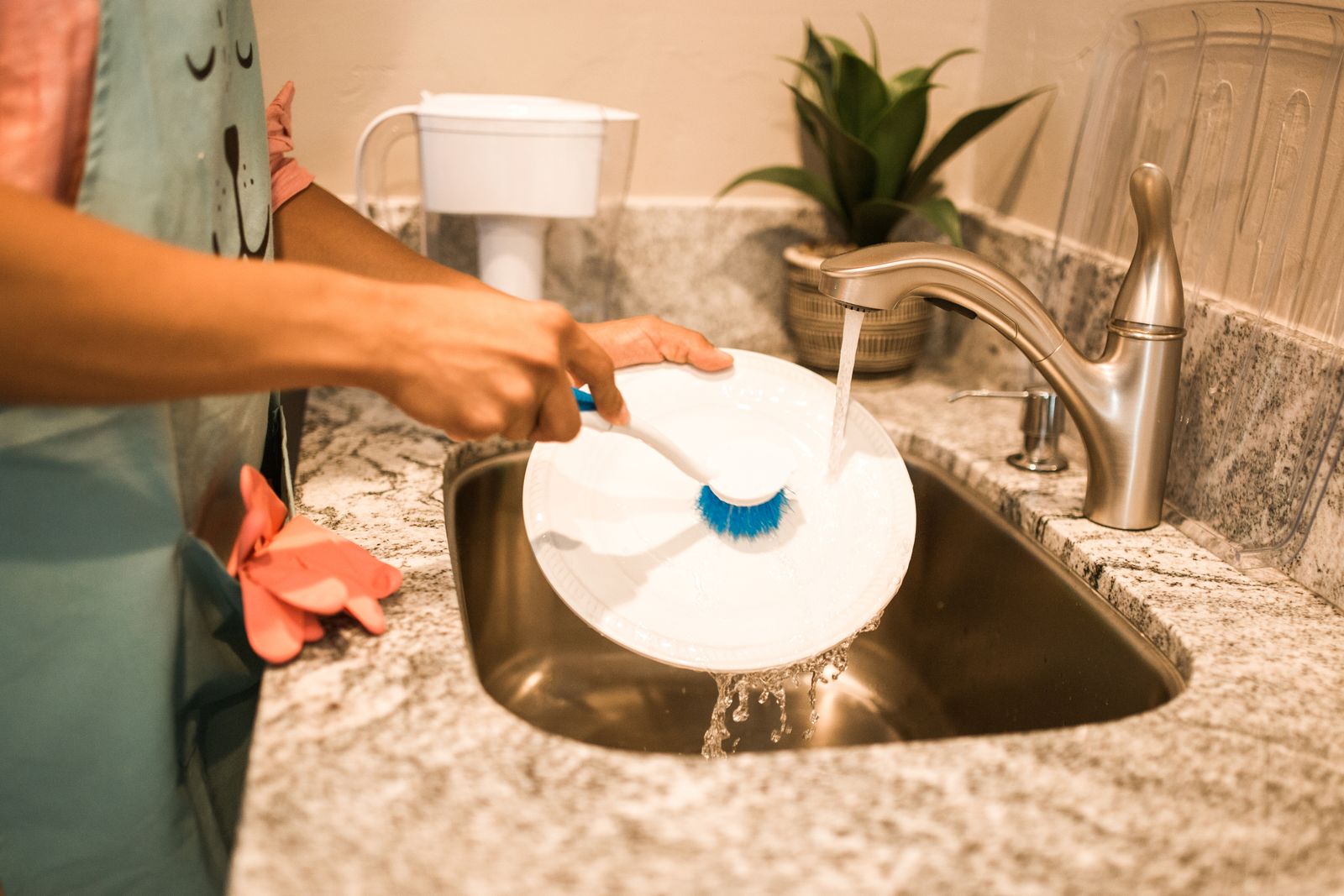 Eczéma des mains : protéger sa peau au travail et à la maison