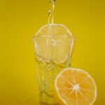 Peau sèche et douches : température, durée et produits à privilégier