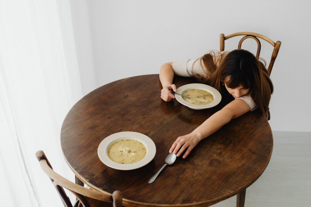 Hypoglycémie réactionnelle : quand la glycémie chute après le repas
