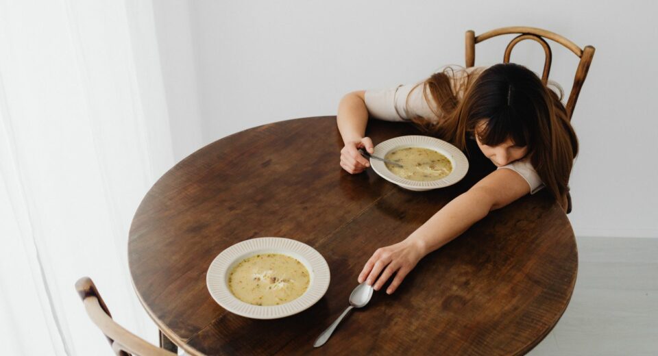 Hypoglycémie réactionnelle : quand la glycémie chute après le repas