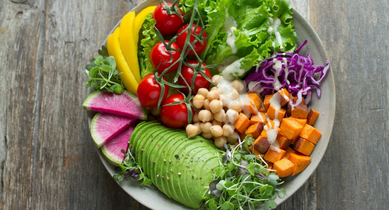 bol de salades de légumes