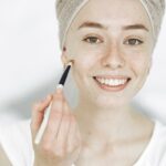 Mains sèches et crevassées : réparer sa peau en quelques jours
