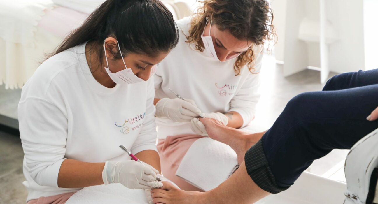 Pieds secs et talons fendillés : le soin maison efficace