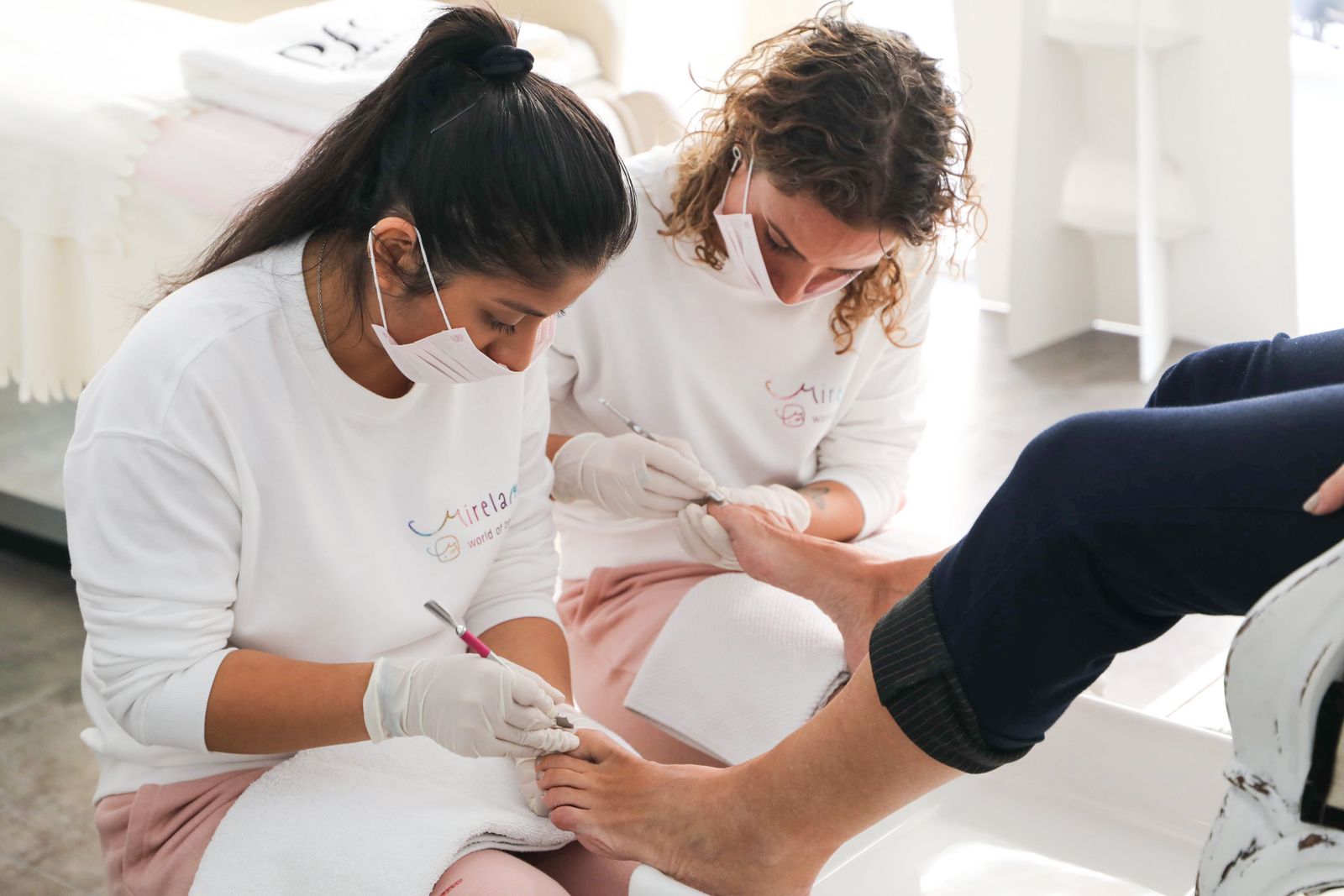 Pieds secs et talons fendillés : le soin maison efficace